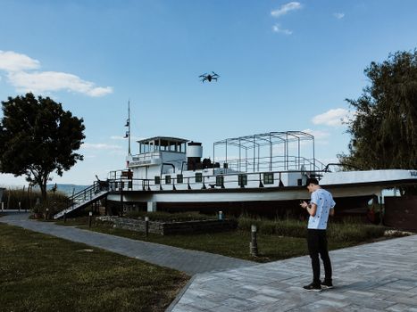 Droneboot redt mensenlevens