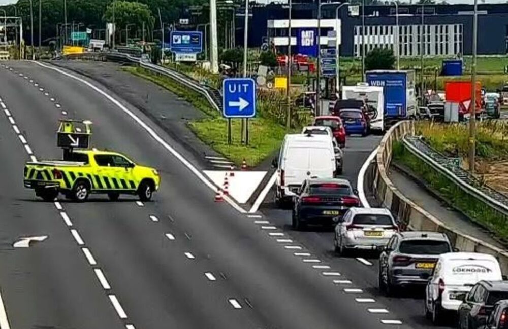 Ongeluk met meerdere voertuigen op A27, weg tijdelijk dicht geweest