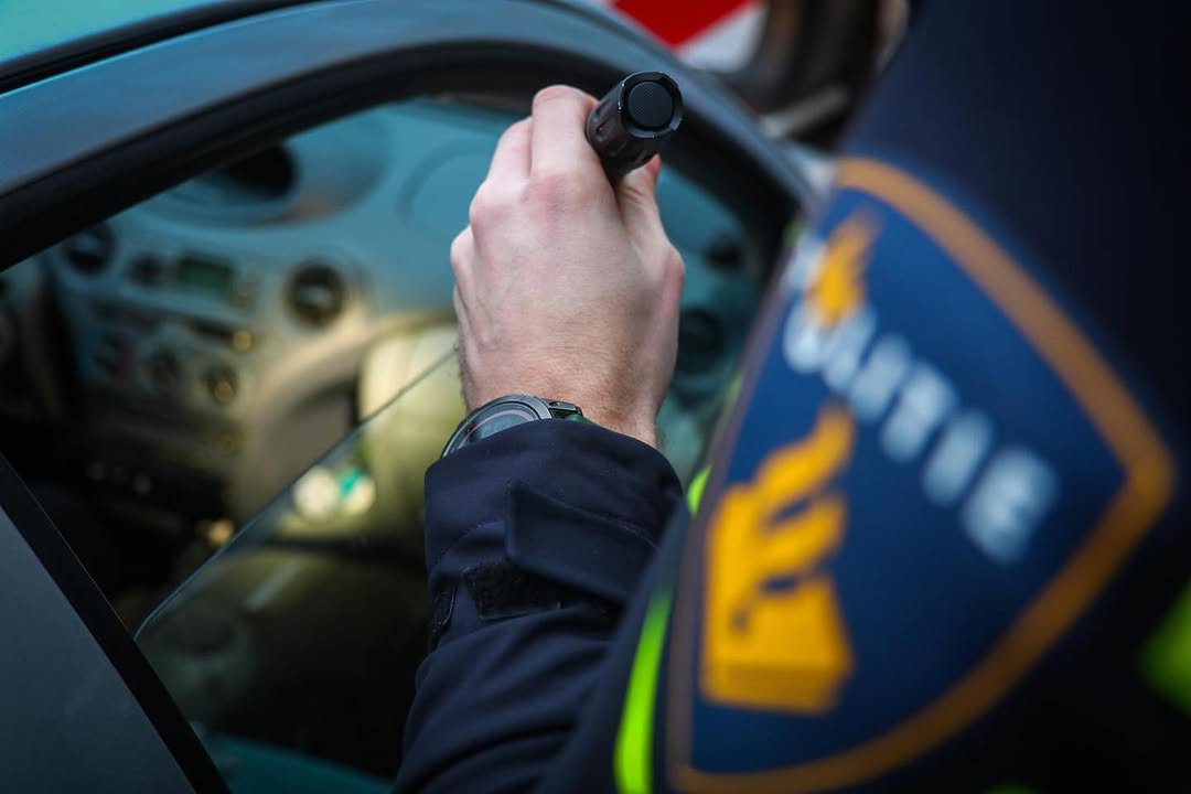 Politie vindt twee verboden messen na controles