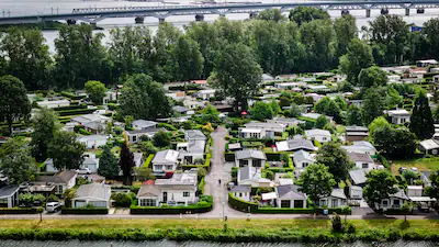 Dordrecht gaat door met ‘opruimen’ EuroParcs, ondanks nieuw beleid over permanente bewoning vakantiehuisjes