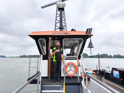 Hans is schipper op de veerpont van Dordrecht naar de Brabantse Biesbosch: ‘Kom gerust in de stuurhut kijken’