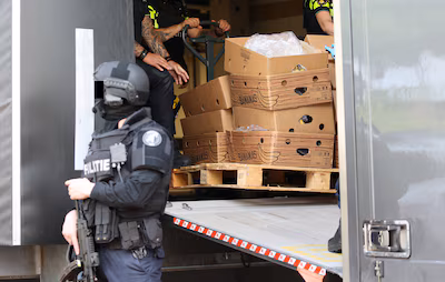 Dordtenaar (39) opgepakt op industrieterrein Moerdijk na vondst cocaïne tussen bananen bij Lidl-filialen in Brabant