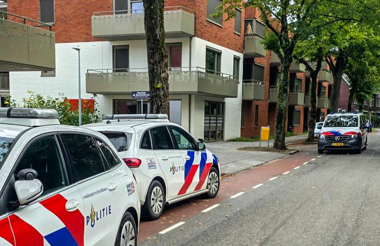 Politie rukt massaal uit na melding mogelijk vuurwapen in woning Nieuw-Krispijn