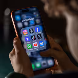 VK kondigt 'avondklok' sociale media aan voor zestien- en zeventienjarigen