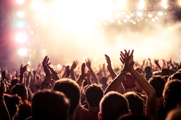 Op deze 3 manieren kun je enigszins betaalbaar naar een concert gaan