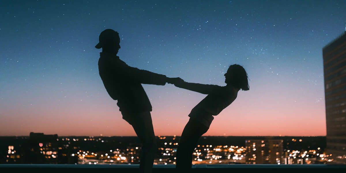 CEO van grootste datingapp-bedrijf zegt dat Gen Z vooral IRL wil daten
